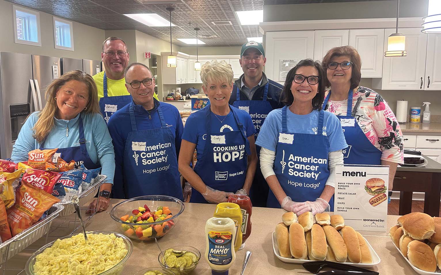 Gateway Bank’s Volunteer Day program gives a paid day off to each employee for volunteering. | Photo courtesy of Gateway Bank